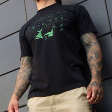 Заредете изображение във визуализатора на галерията – THL: Geometry T-Shirt (black, blue)
