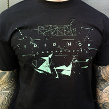 Заредете изображение във визуализатора на галерията – THL: Geometry T-Shirt (black, blue)
